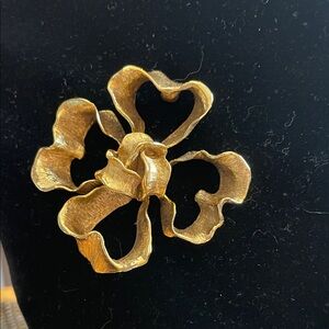 Vintage crinkle brooch 1950-60